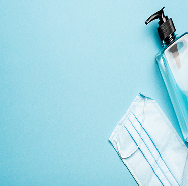 Maske und Desinfektionsmittel